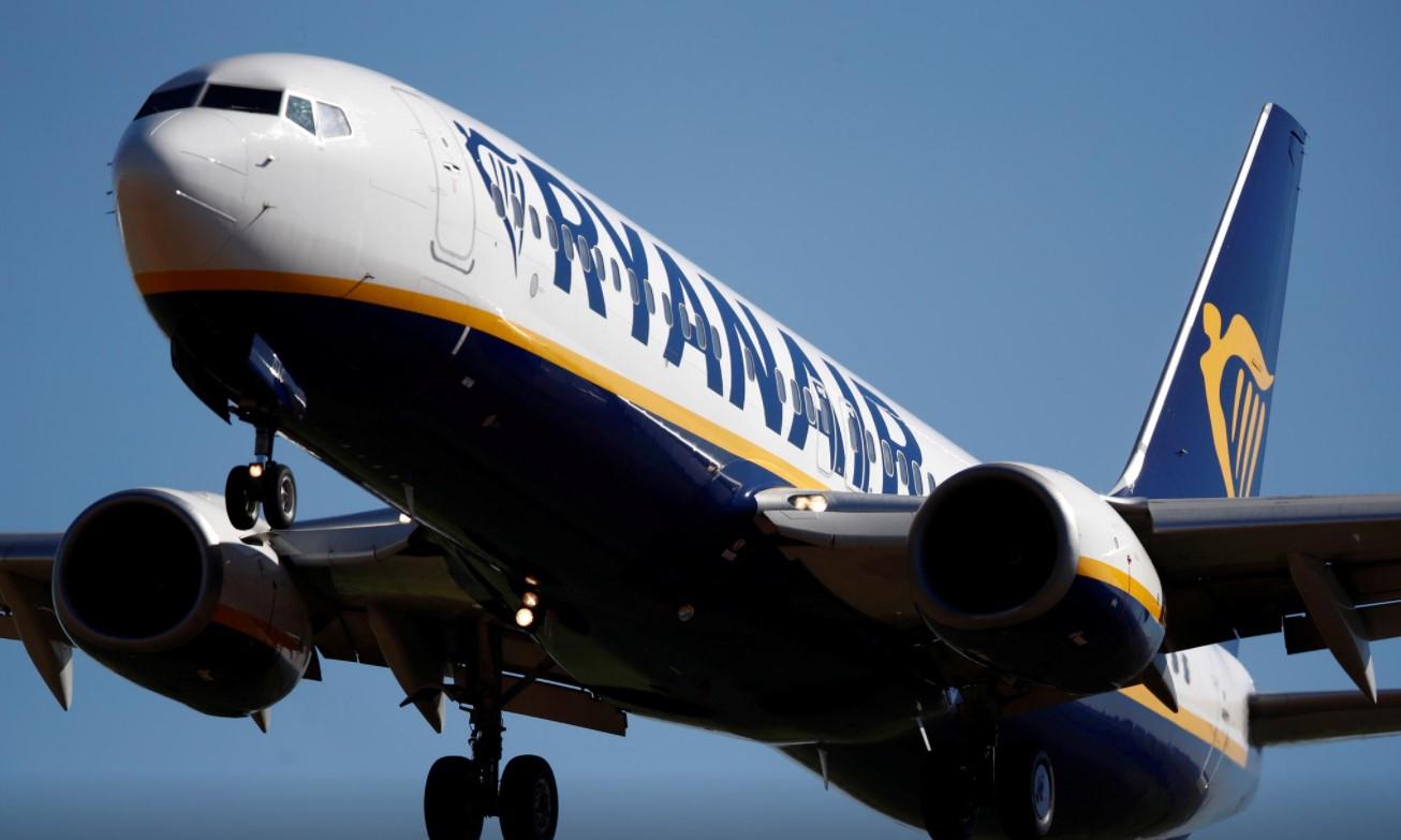 A Ryanair Boeing 737-800 aircraft approaches Paris-Beauvais airport in Tille, northern France, September 27, 2018. - Avaz