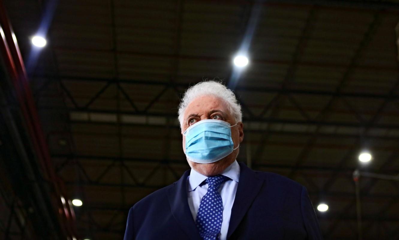 Argentina's Health Minister Gines Gonzalez Garcia looks on during the arrival of 580,000 doses of the Oxford-AstraZeneca coronavirus disease (COVID-19) vaccine at Ezeiza International Airport in Buenos Aires, Argentina, February 17, 2021. - Avaz