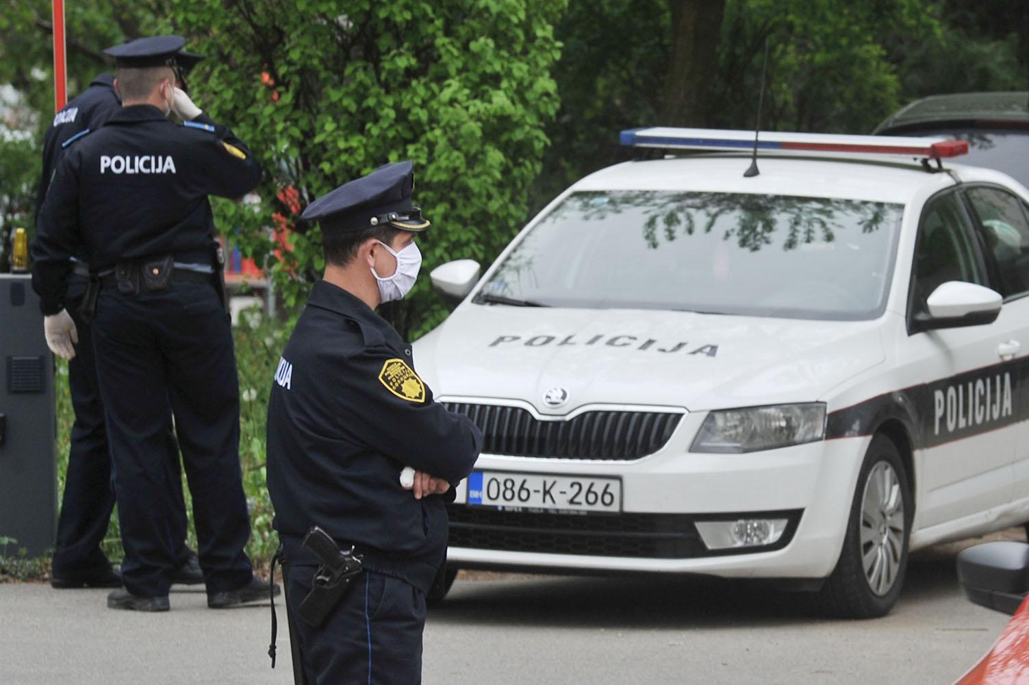 Drama u Tuzli: Mladić nožem izbo komšinicu i predao se policiji