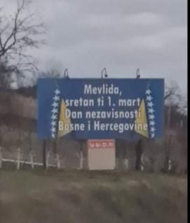 Jedan od dva postavljena bilborda - Avaz