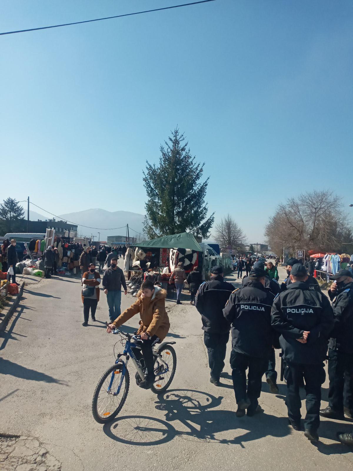 Prodavačaima i kupcima neređeno da se raziđu - Avaz