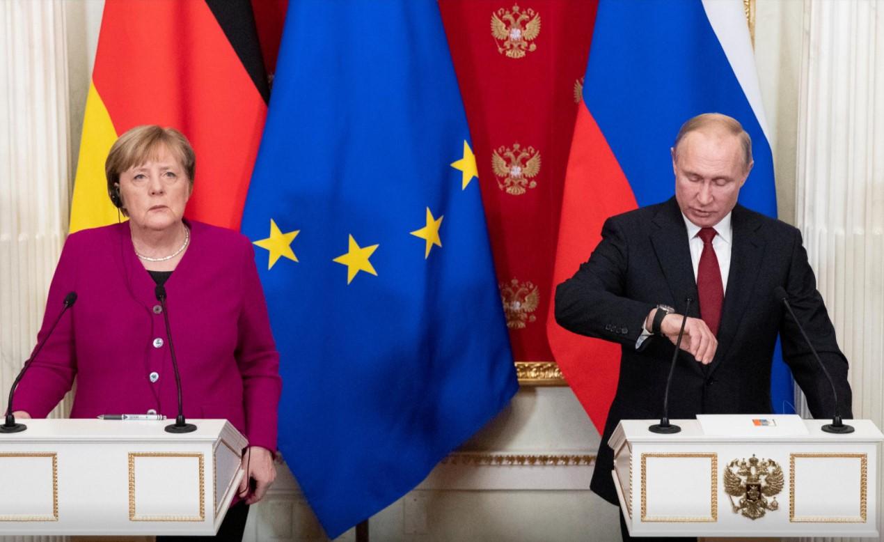 Russian President Vladimir Putin and German Chancellor Angela Merkel hold a joint news conference in the Kremlin in Moscow, Russia, January 11, 2020. - Avaz