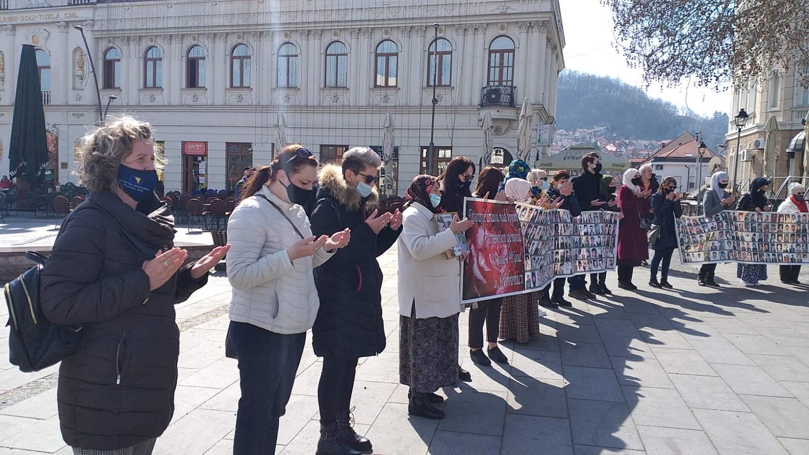 Poruka sa okupljanja: Implementirati Zakon o nestalim osobama - Avaz