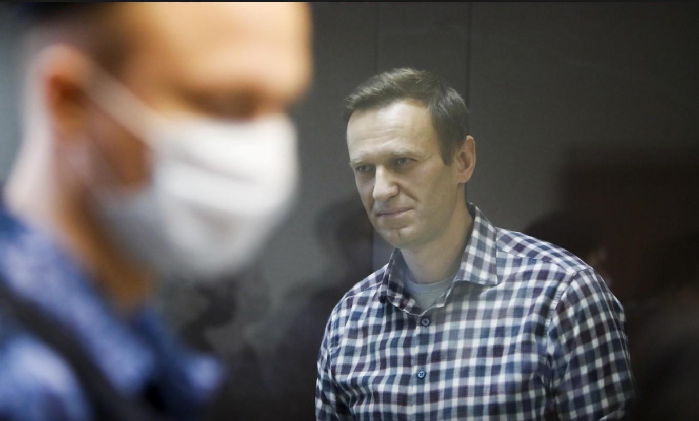 Russian opposition politician Alexei Navalny attends a hearing to consider an appeal against an earlier court decision to change his suspended sentence to a real prison term, in Moscow, Russia February 20, 2021. - Avaz