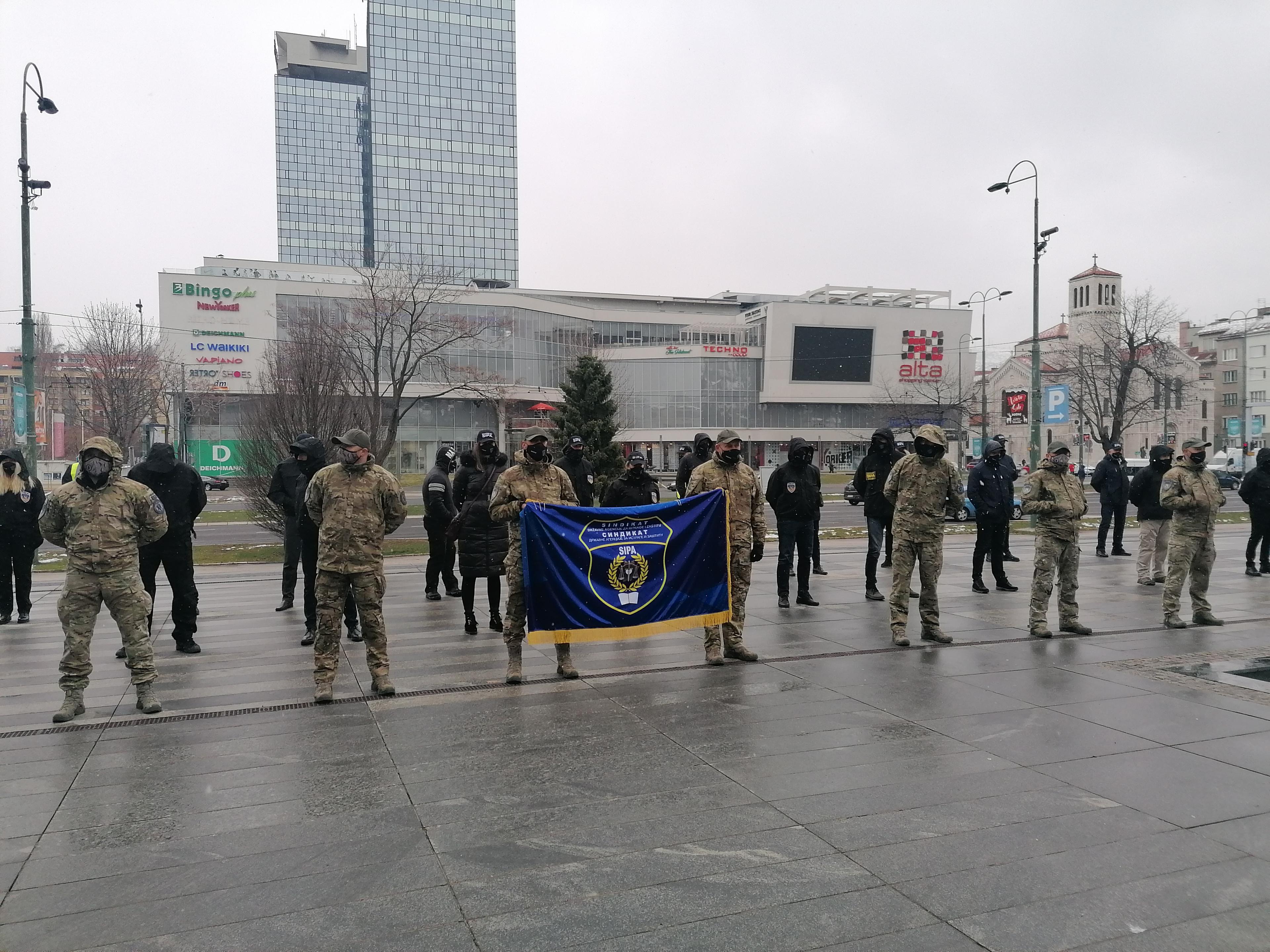 Protesti državnih službenika - Avaz