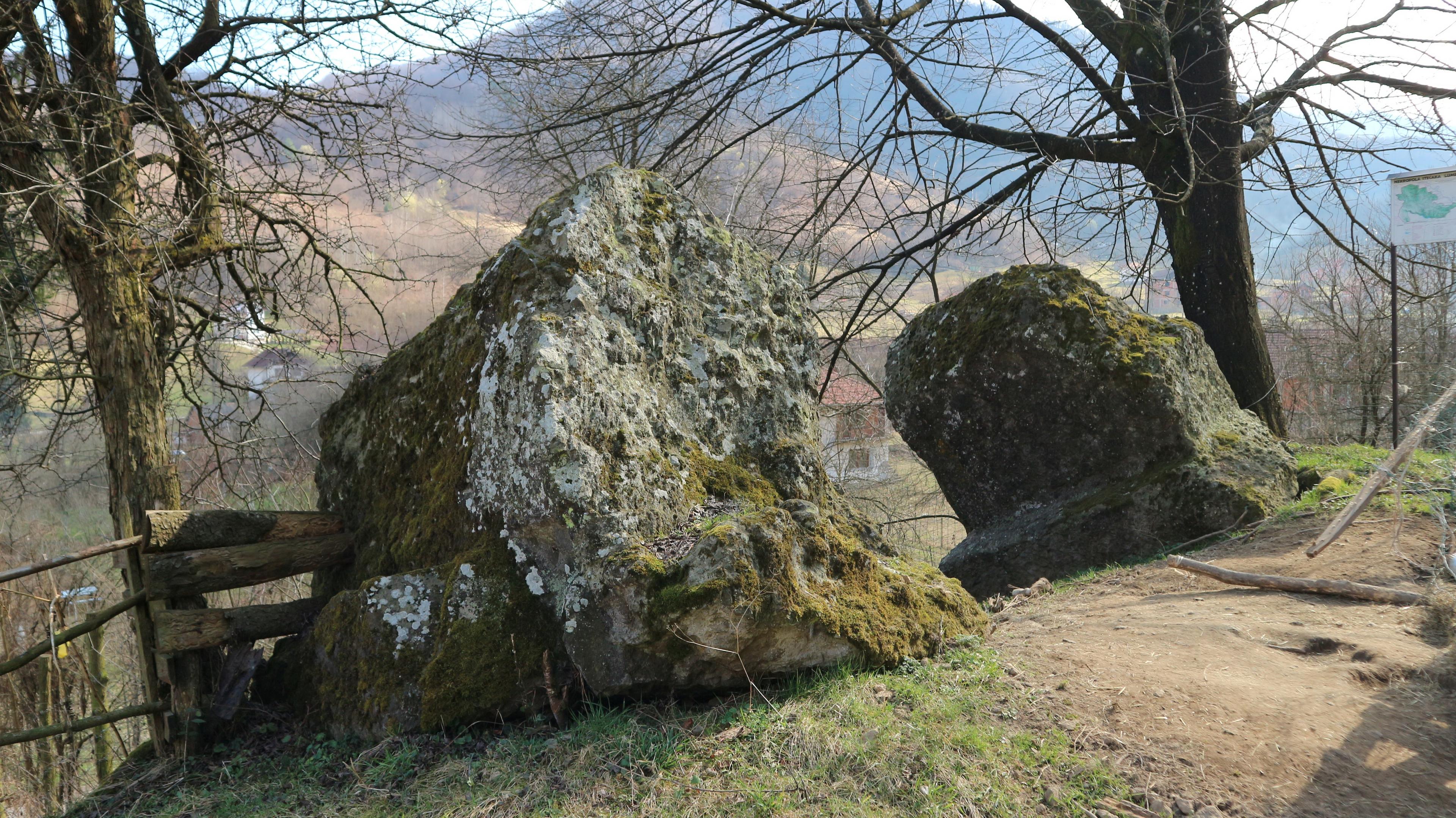 Veliki stećci u Gostilju - Avaz