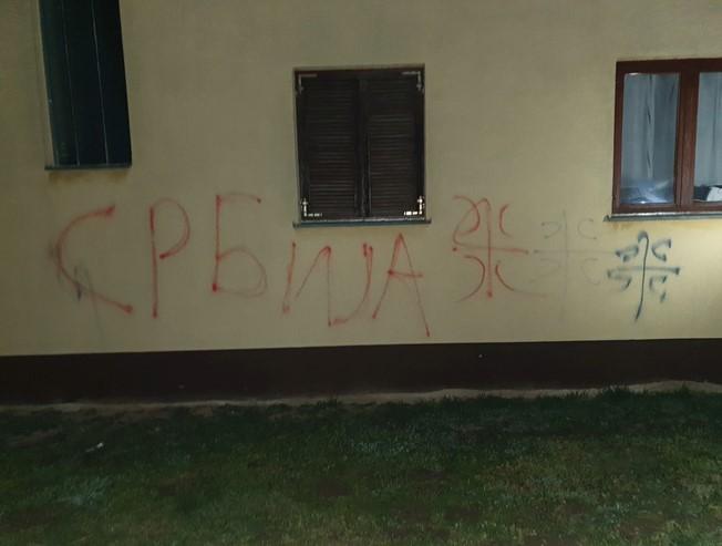 Grafiti na kući - Avaz