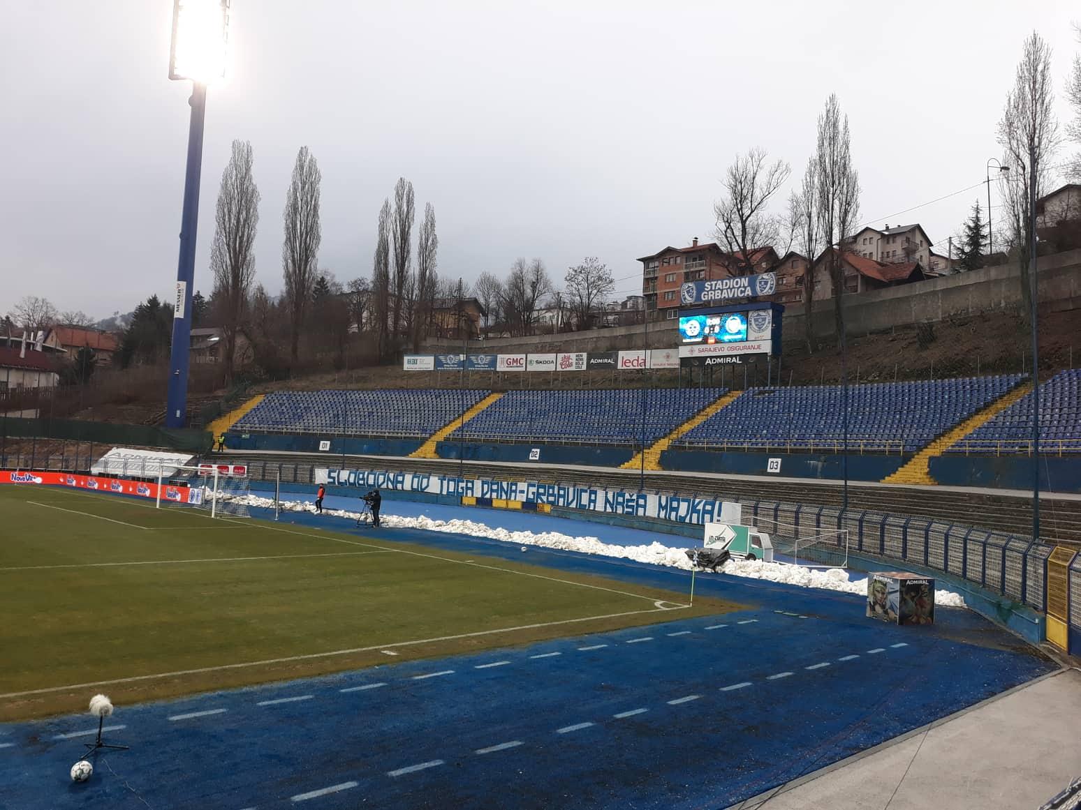 "Manijaci" okačili transparent: Sloboda od toga dana, Grbavica naša majka!