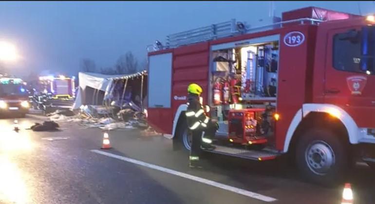 Teška nesreća kod Okučana, četvero mrtvih u prevrtanju kamiona