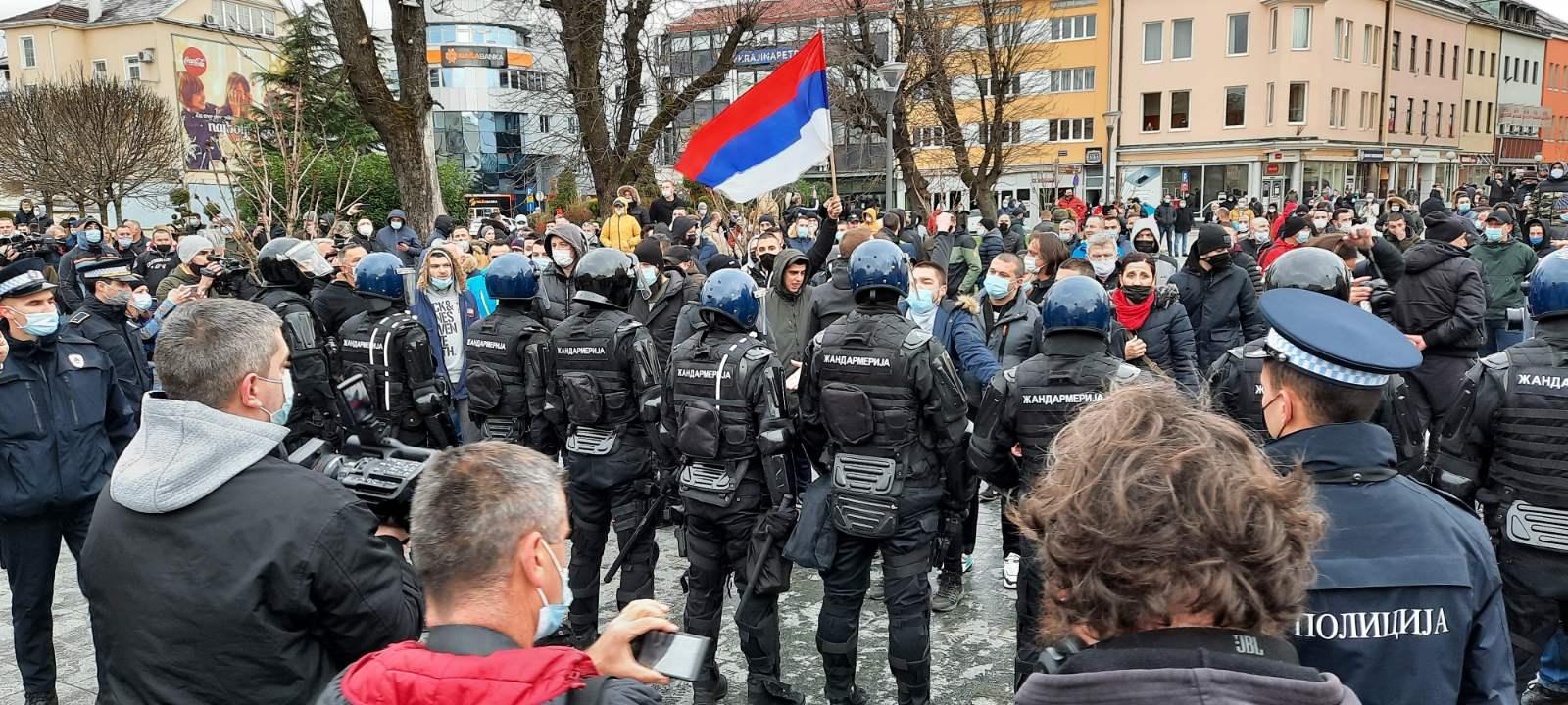 Završeni protesti ugostitelja, rastjerivala ih policija