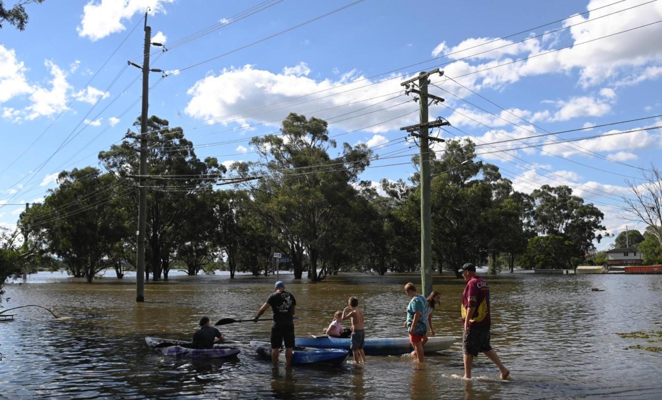 Local residents take their kayaks out into the floodwaters in the suburb of Windsor as the state of New South Wales experiences widespread flooding and severe weather, near Sydney, Australia, March 24, 2021. - Avaz