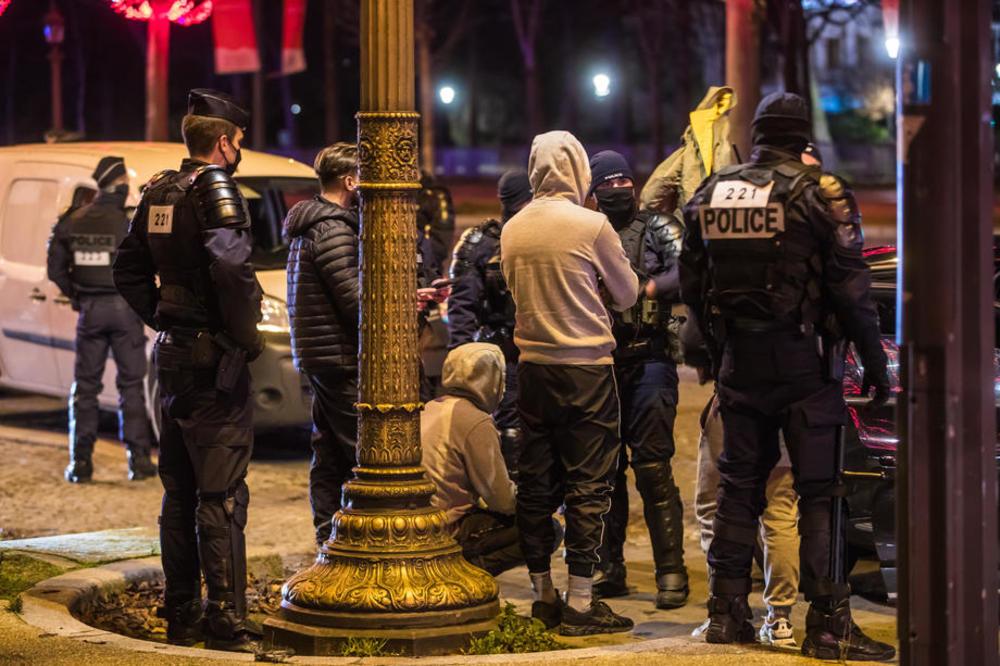 Studenti se okupili na otvorenom, policija ih rastjerala - Avaz