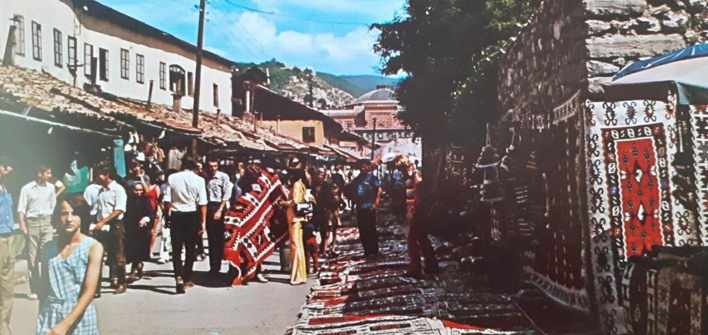 Prodaja ćilima kod Kolobara hana - Avaz