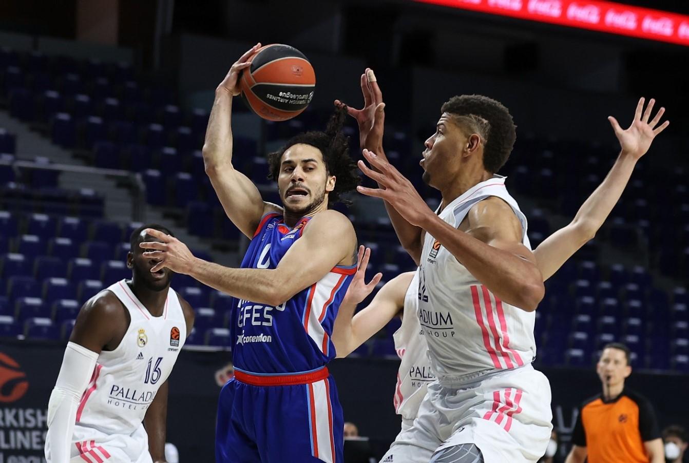 Efes deklasirao Real u Madridu, sigurne pobjede CSKA, Žalgirisa i Milana