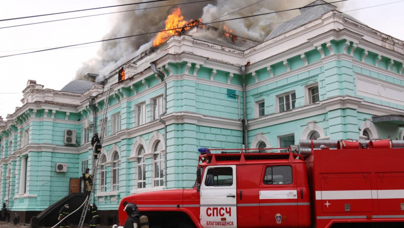 Russian doctors complete heart surgery during hospital fire