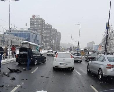 Nesreća na Dolac Malti: Automobilom udario u zaštitnu ogradu