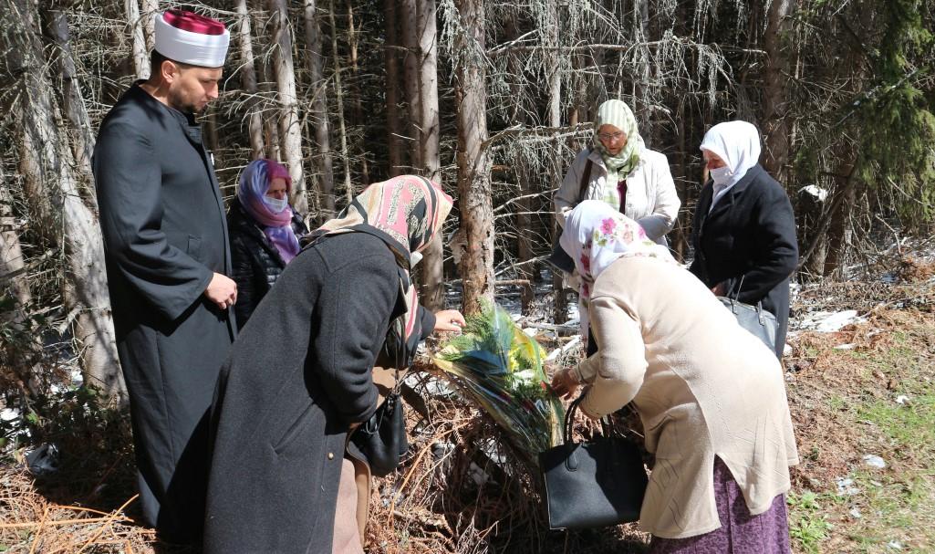 Sjećanje na prve civilne žrtve rata na Vitezu kod Srebrenice