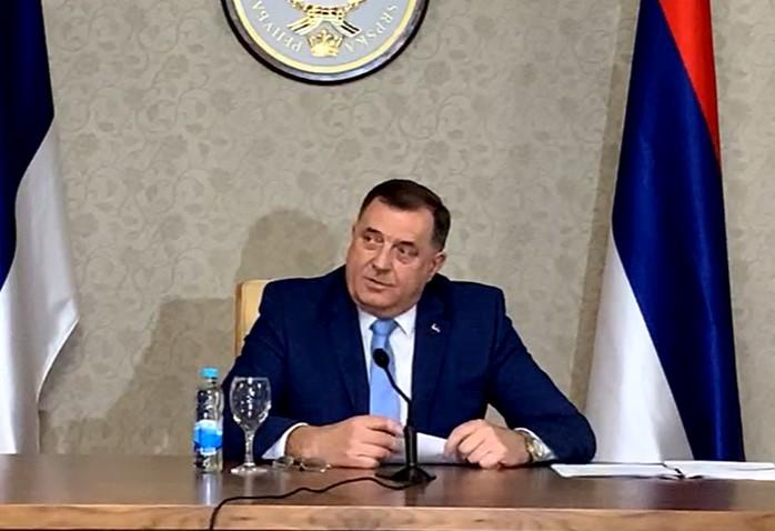 Dodik: Riječ "rat" u javni prostor ubacuju Džaferović i Komšić