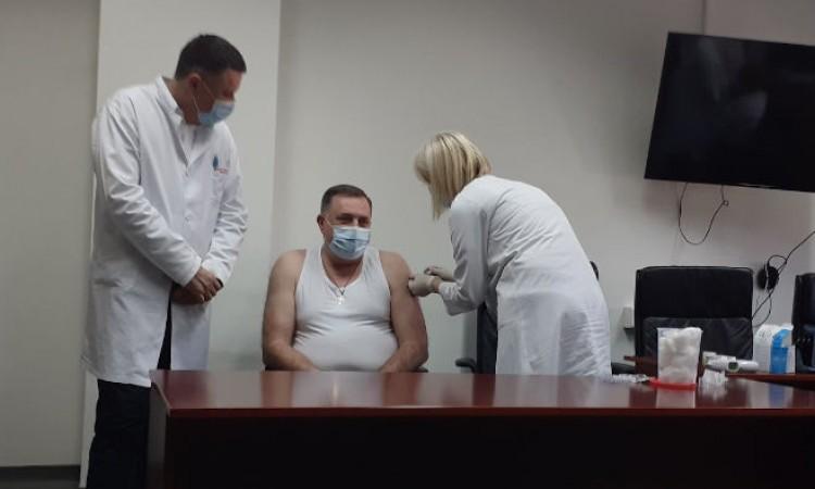 Director of the UCC, Vlado Đajić, also attended the vaccination - Avaz