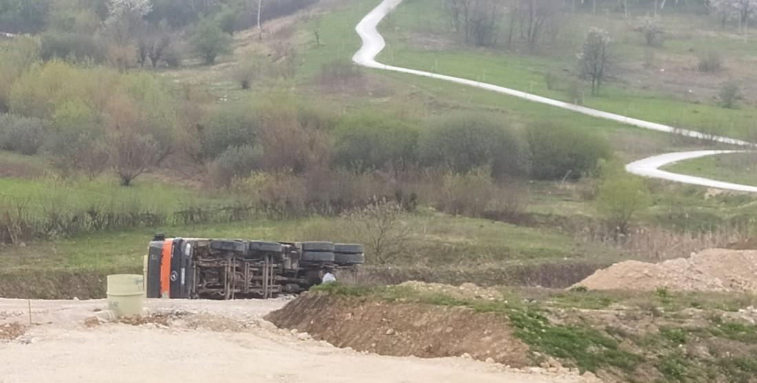 Vozač prošao bez povreda, a ni kamion nije oštećen - Avaz