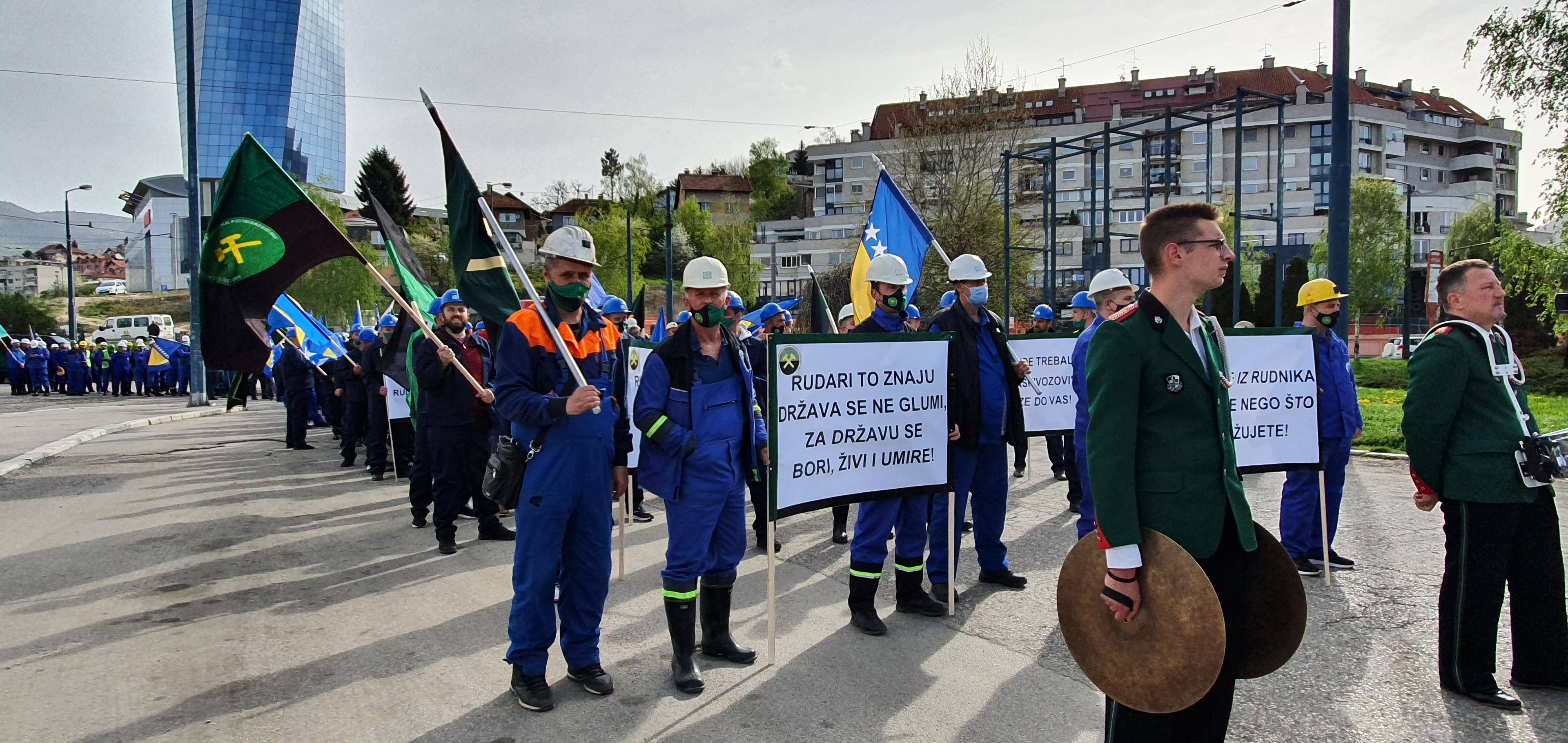 Ovo su snažne poruke koje su obespravljeni radnici danas poslali vlastima u Sarajevu