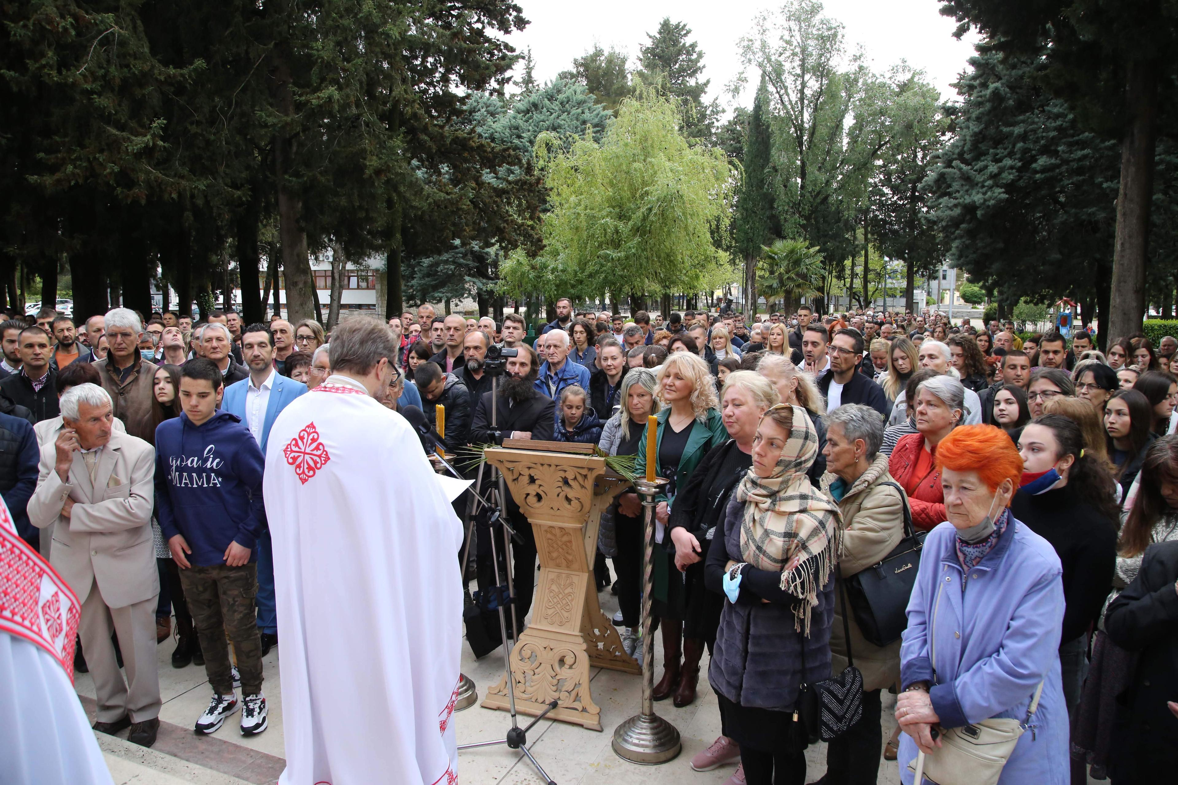 Vaskršnja liturgija u Trebinju: Vjernicima podijeljeno 3.500 jaja