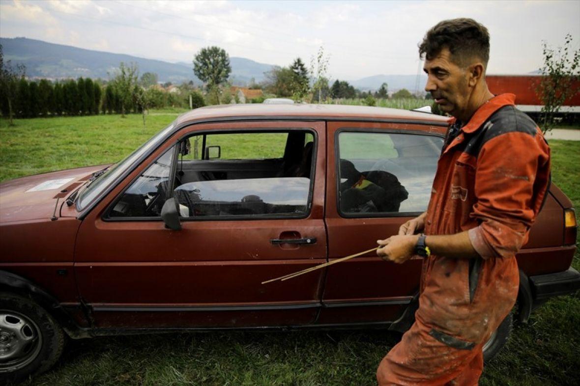 Nesko iz Kaćuna otkriva vodu uz pomoć Golfa dvojke