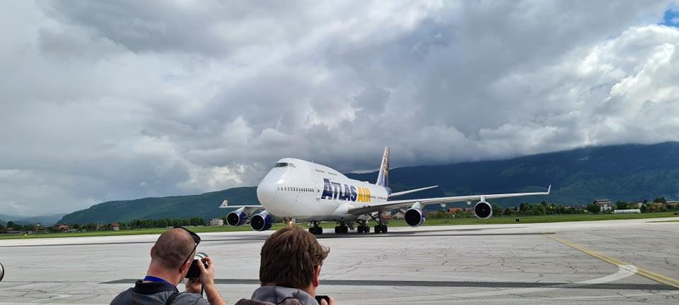 The plane landed with the soldiers at the Sarajevo International Airport - Avaz