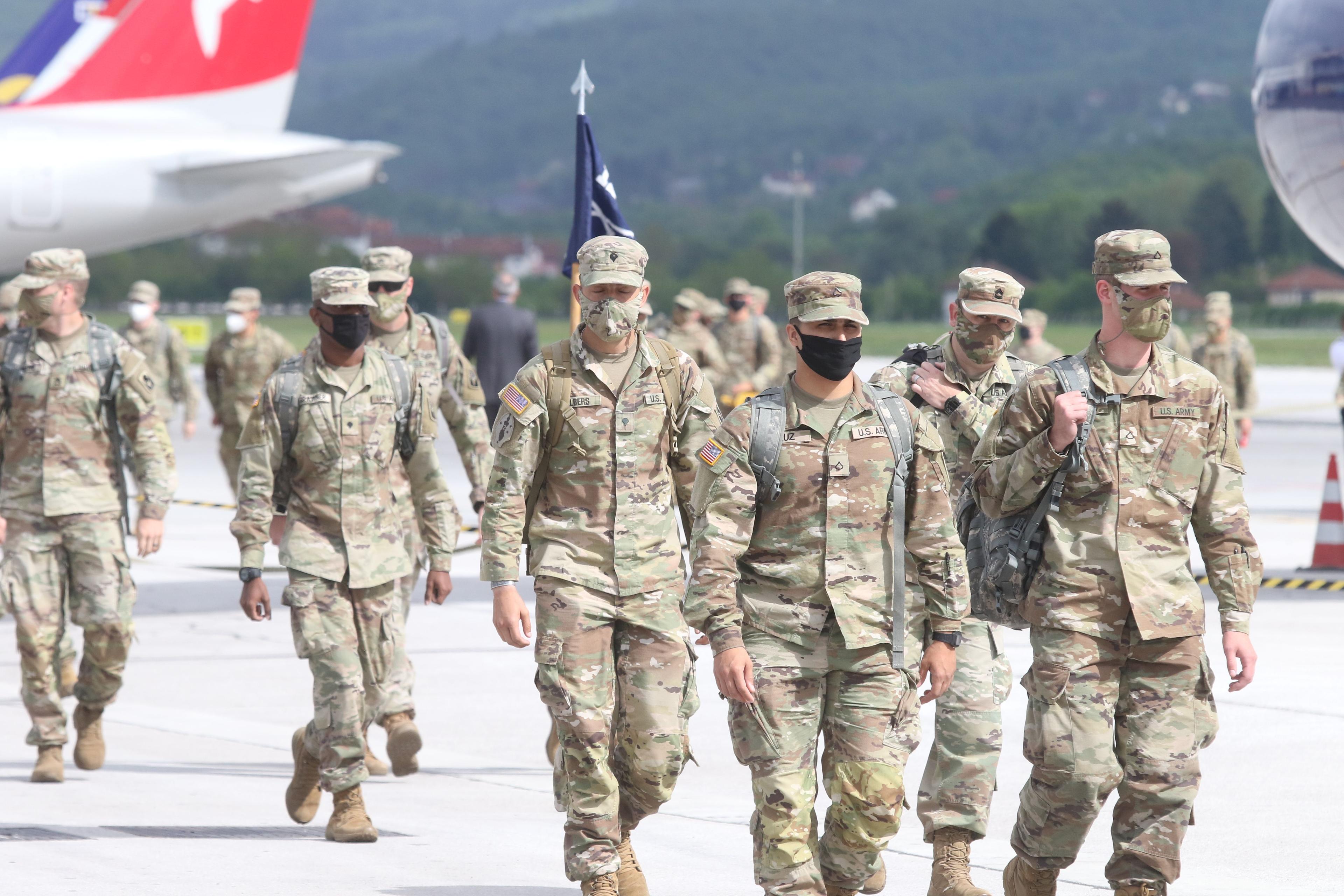 (VIDEO) A plane with US soldiers landed at Sarajevo International Airport