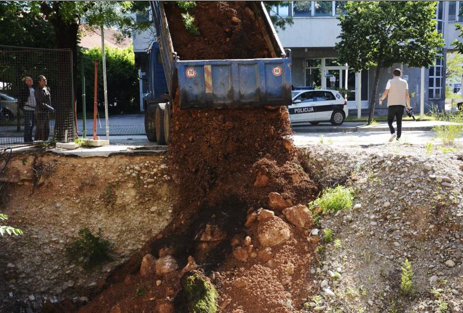 Boška Ćavar pobijedila gradske tajkune, zatrpava se građevinska rupa