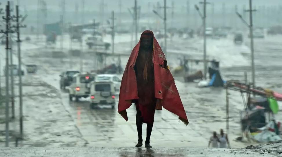 The tail end of Cyclone Tauktae has dumped rain across northern India - Avaz