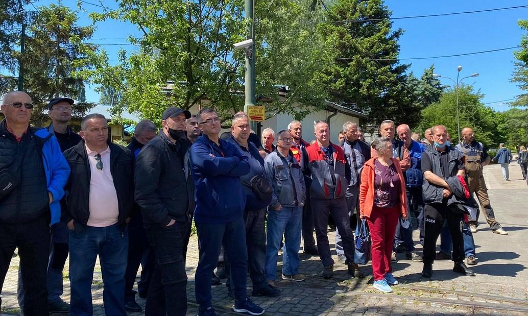 Protest radnika GRAS-a: Traže isplate plaća, od 14 sati moguć i prekid gradskog saobraćaja