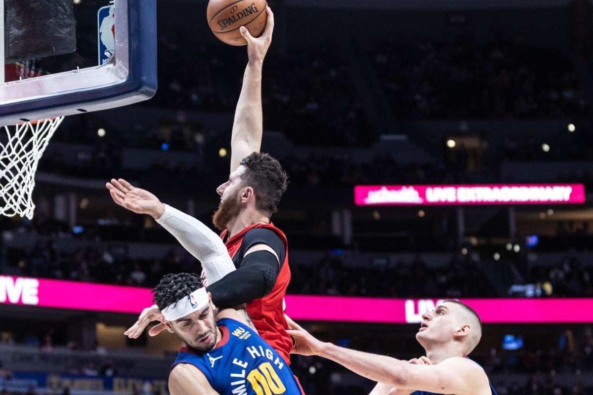 Komentatori u ekstazi dok Nurkić zakucava preko Gordona