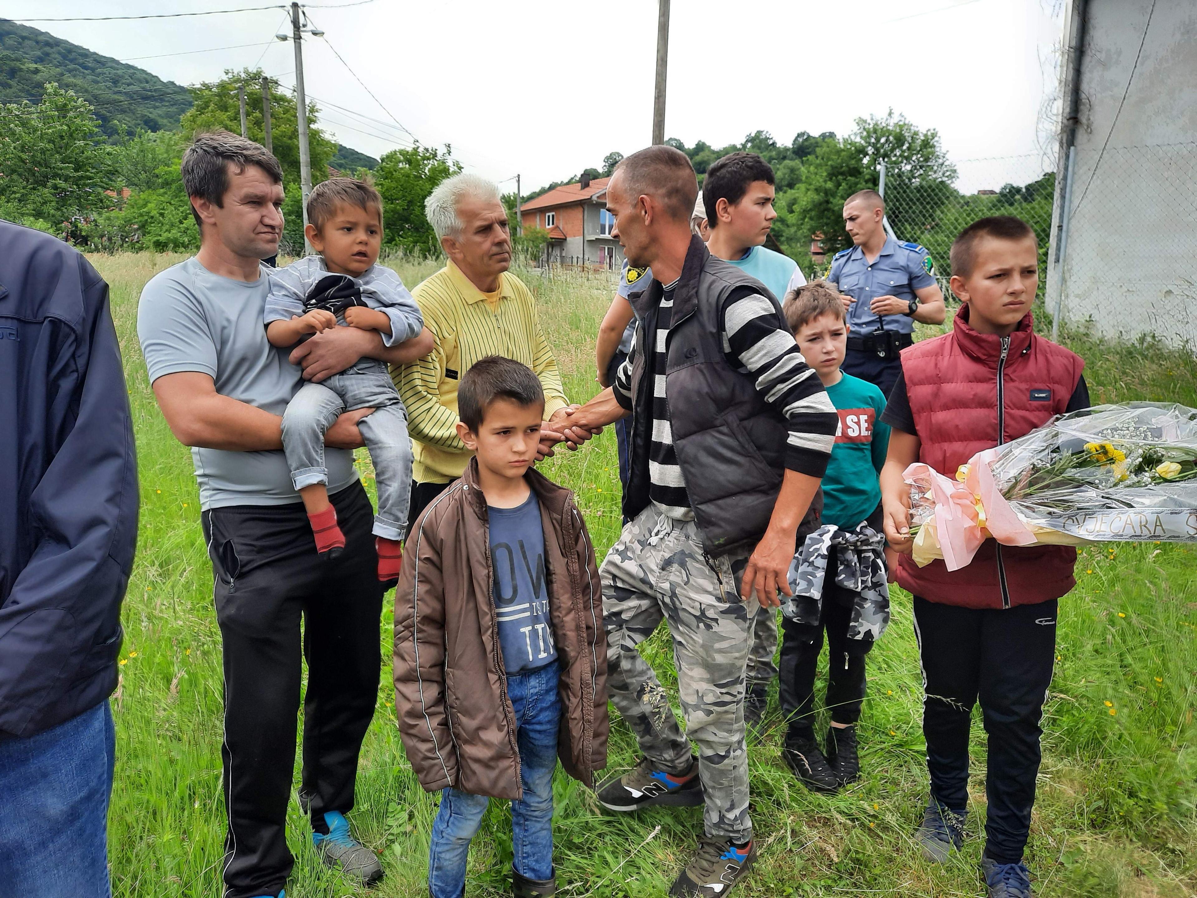 Suprug Asmir s djecom prima sa učešće od rodbine - Avaz