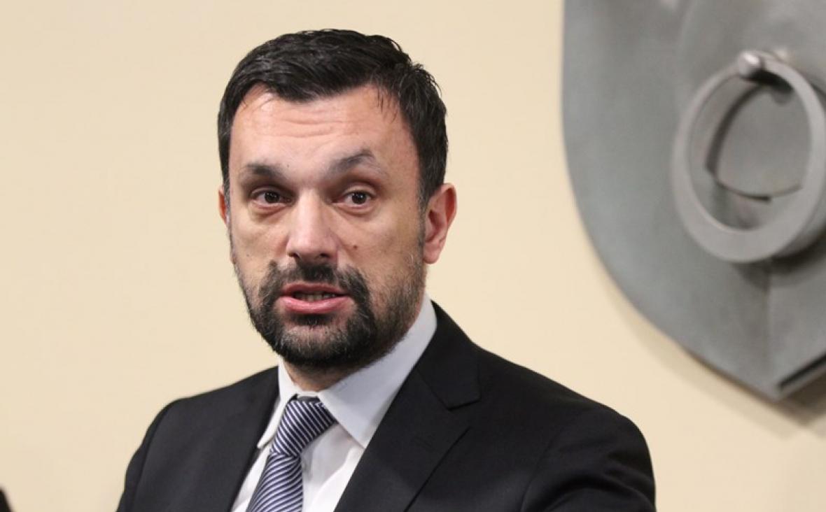 Konaković pitao Izetbegovića: Ko je nudio VIP ulaz za vakcinisanje?