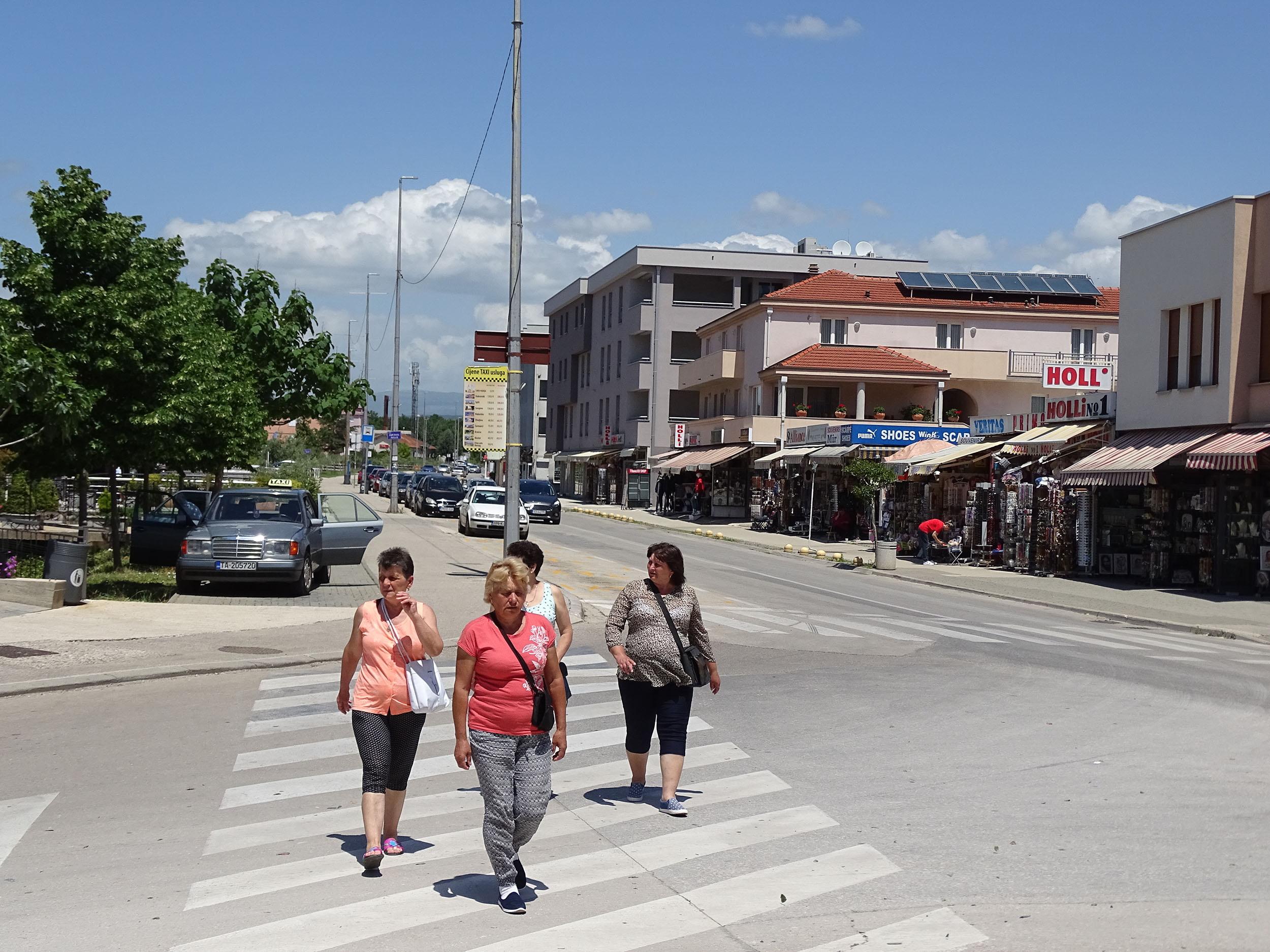 Samo rijetki turisti - Avaz