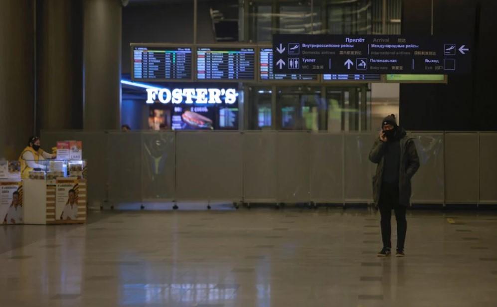 A man speaks on the phone near barriers placed in a terminal at Vnukovo International Airport in Moscow, Russia January 17, 2021. - Avaz