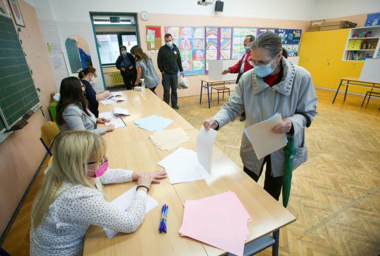 Otvorena birališta, počeo drugi krug izbora u Hrvatskoj