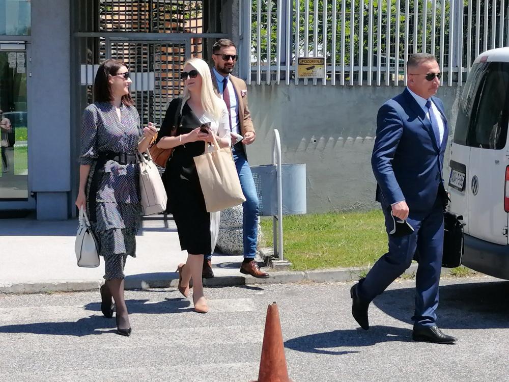 The accused and their lawyers are leaving the Court of B&H - Avaz