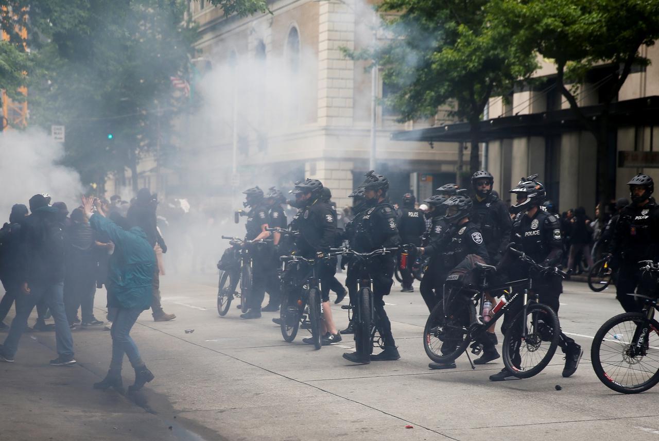 Intervenirali policajci - Avaz