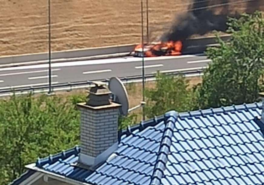 Na autoputu kod Banje Luke zapalio se automobil u kojem je bila majka s djecom, spasili se u zadnji trenutak