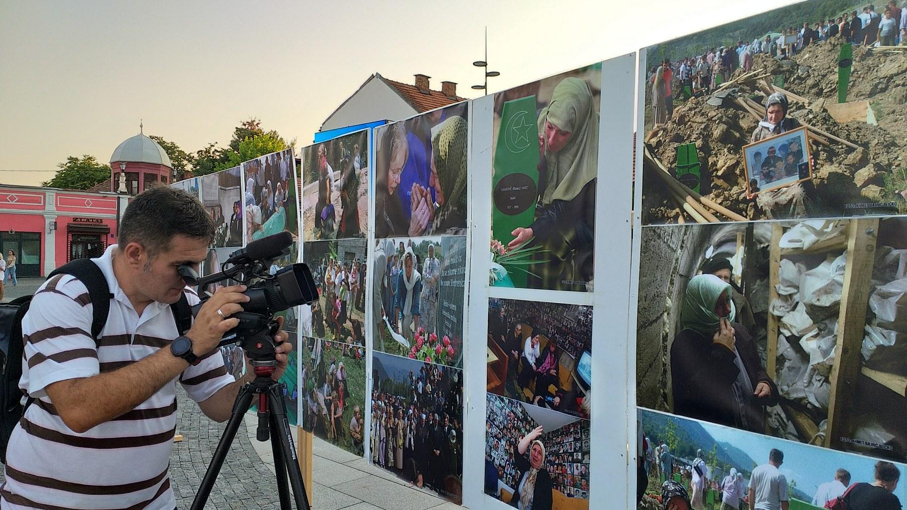 Otvorena izložba „Bol majki Srebrenice“ Ahmeta Bajrića – Blicka