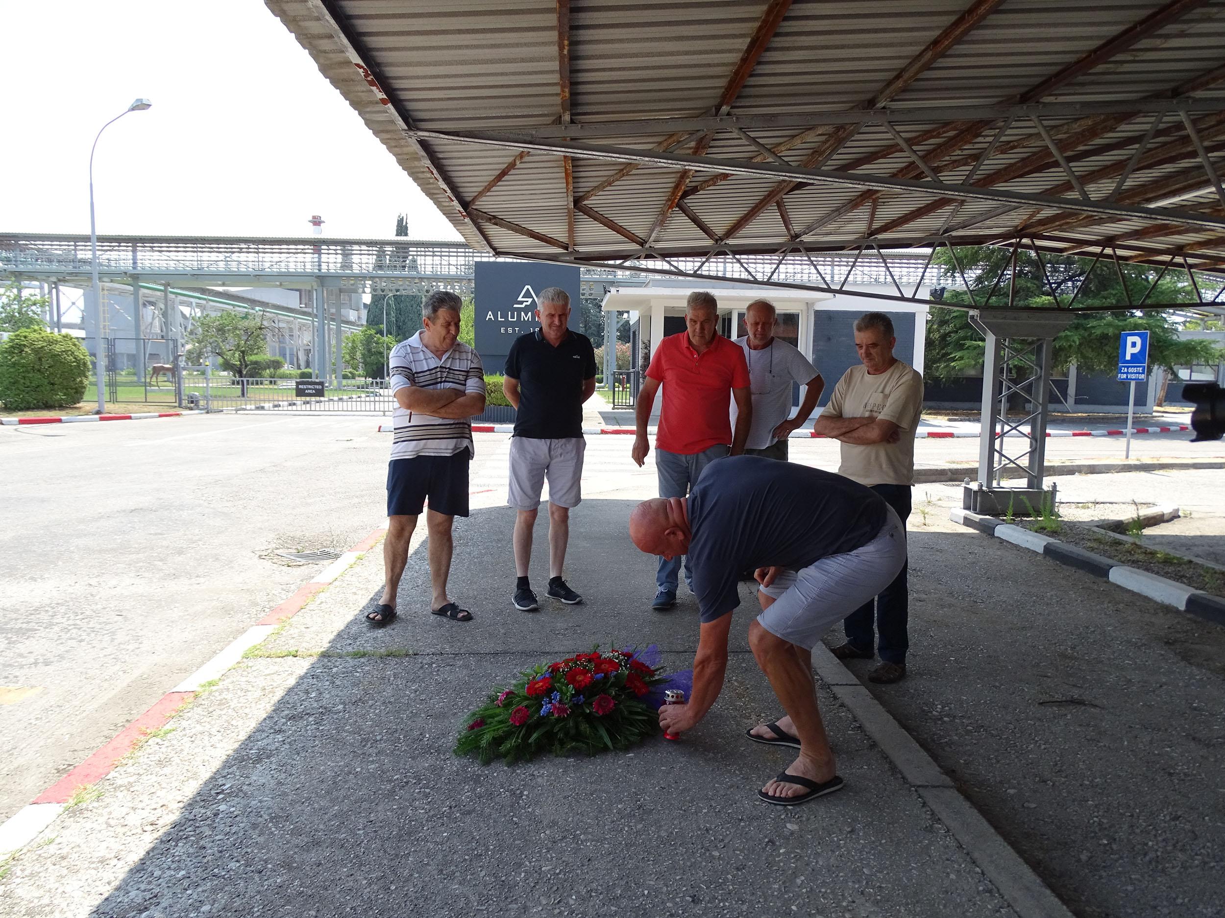 Položili vijenac u krugu preduzeća - Avaz