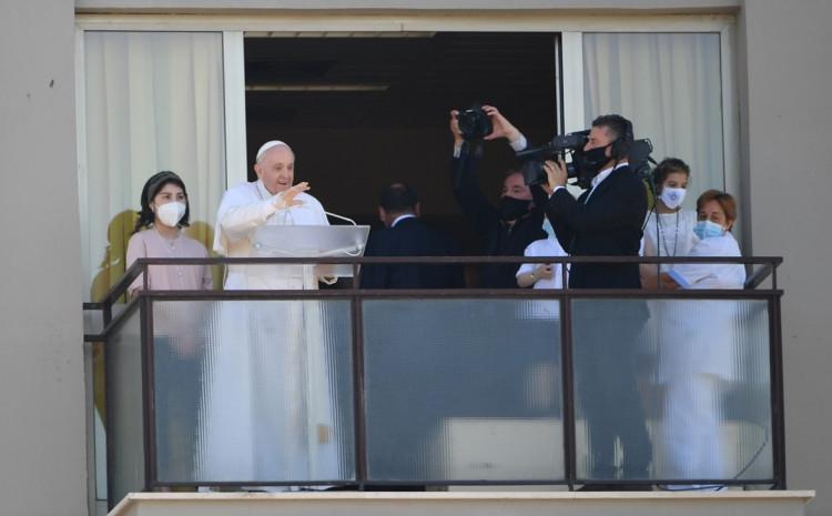 Papa Franjo provest će još nekoliko dana u bolnici radi rehabilitacije