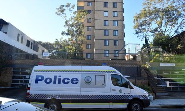 Sydney police patrol outside a Bondi Junction apartment block. The building has been locked down under armed guard after eight residents across five different units tested positive to Covid-19. An apartment building in Melbourne’s Maribyrnong is also in lockdown - Avaz