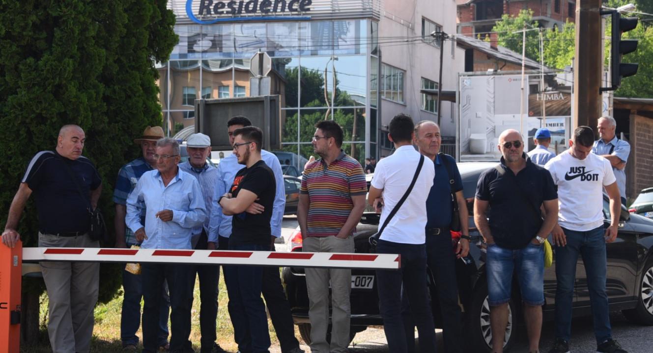 From the scene: About a hundred citizens gathered - Avaz