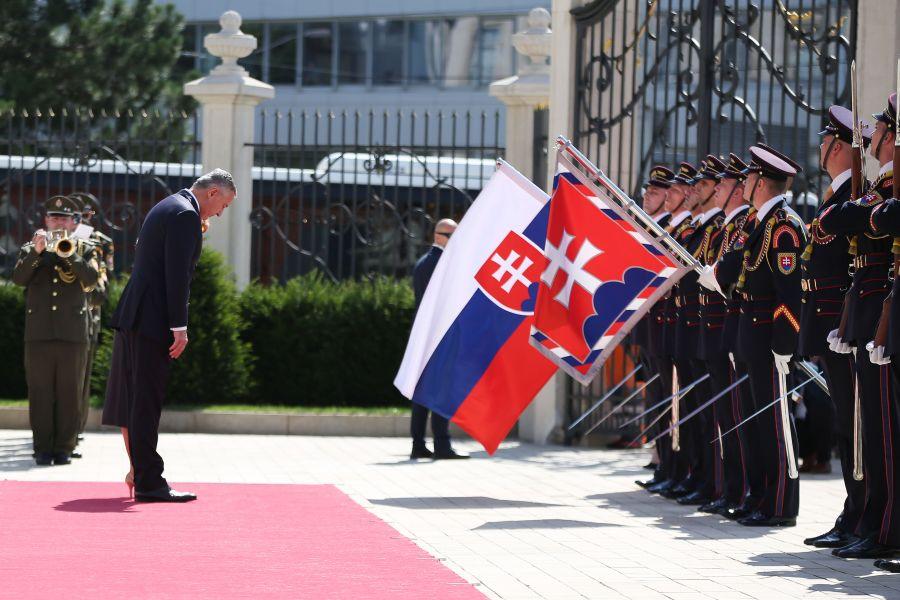 Doček Đukanovića u Bratislavi uz najviše državne počasti