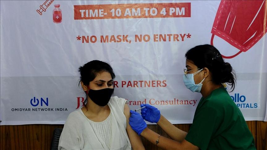 A health worker inoculates a dose of Covishield vaccine, inside the Press Club of India, in New Delhi on India - Avaz