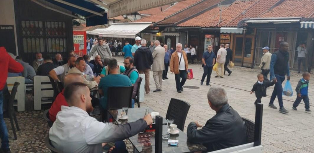 Pogledajte prazničnu atmosferu sa ulica Sarajeva