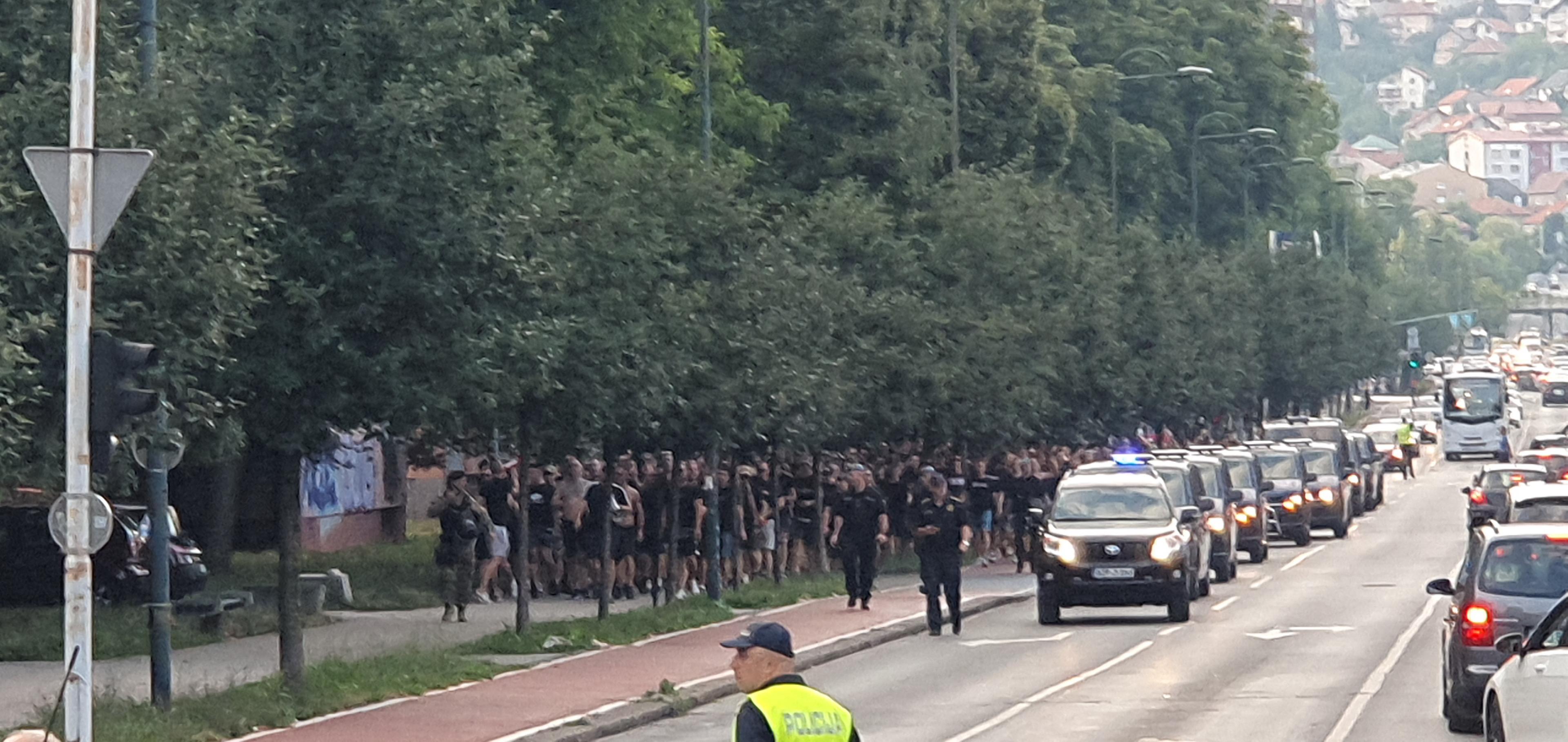 "Avaz" na licu mjesta: Pogledajte korteo navijača Veleža prema Grbavici